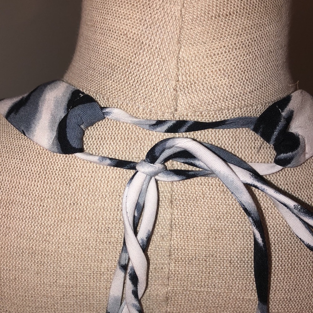 Gorgeous halter dress from Cache’ - Picture 7 of 8